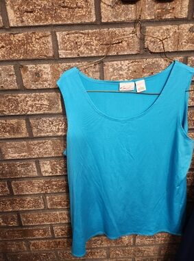 Bundle Of 2 Tank Tops Size Large